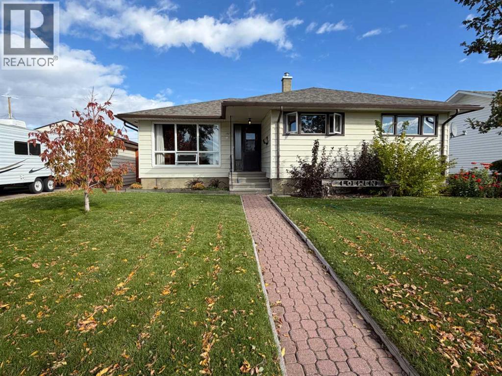 4925 56 Avenue Property Photo 4