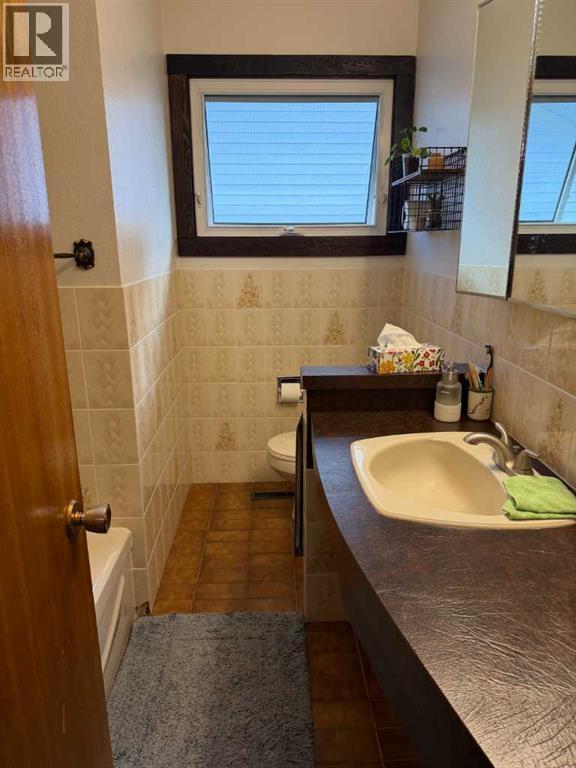 4925 56 Avenue Property Photo 20