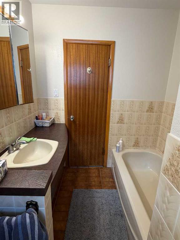 4925 56 Avenue Property Photo 21