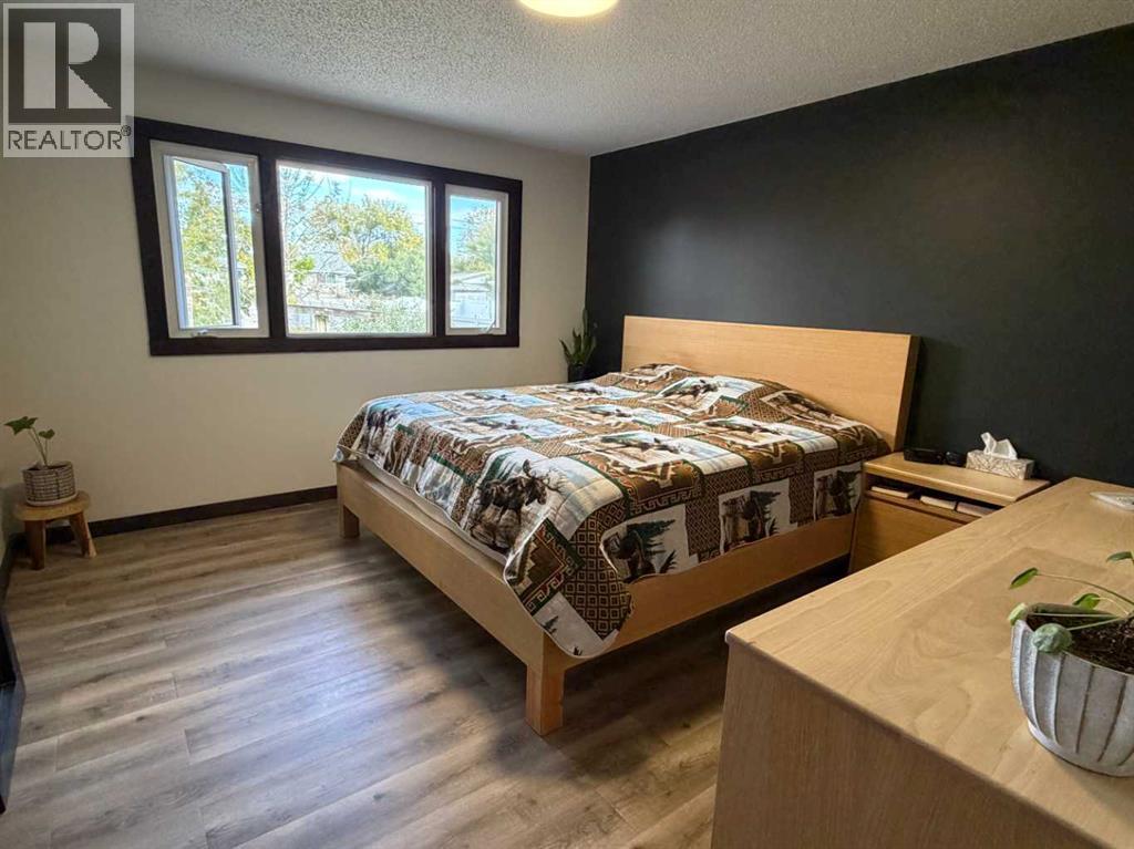 4925 56 Avenue Property Photo 22