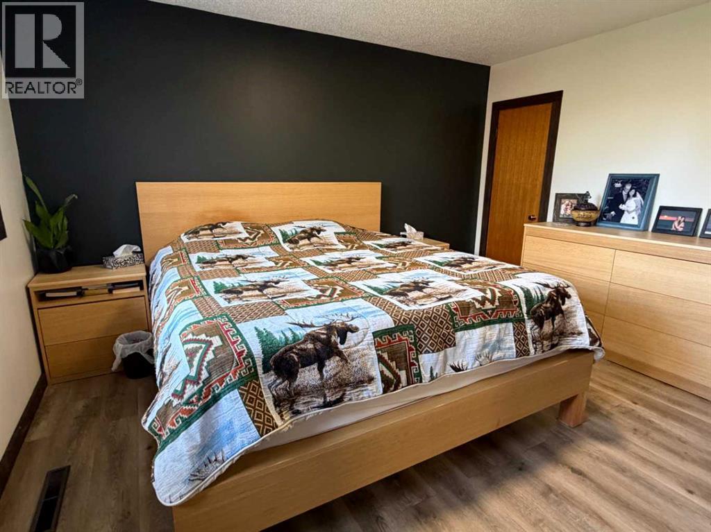 4925 56 Avenue Property Photo 23