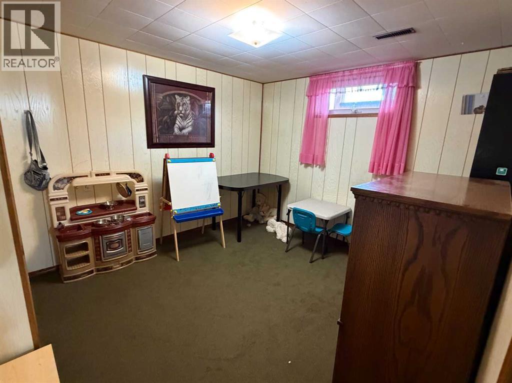 4925 56 Avenue Property Photo 34