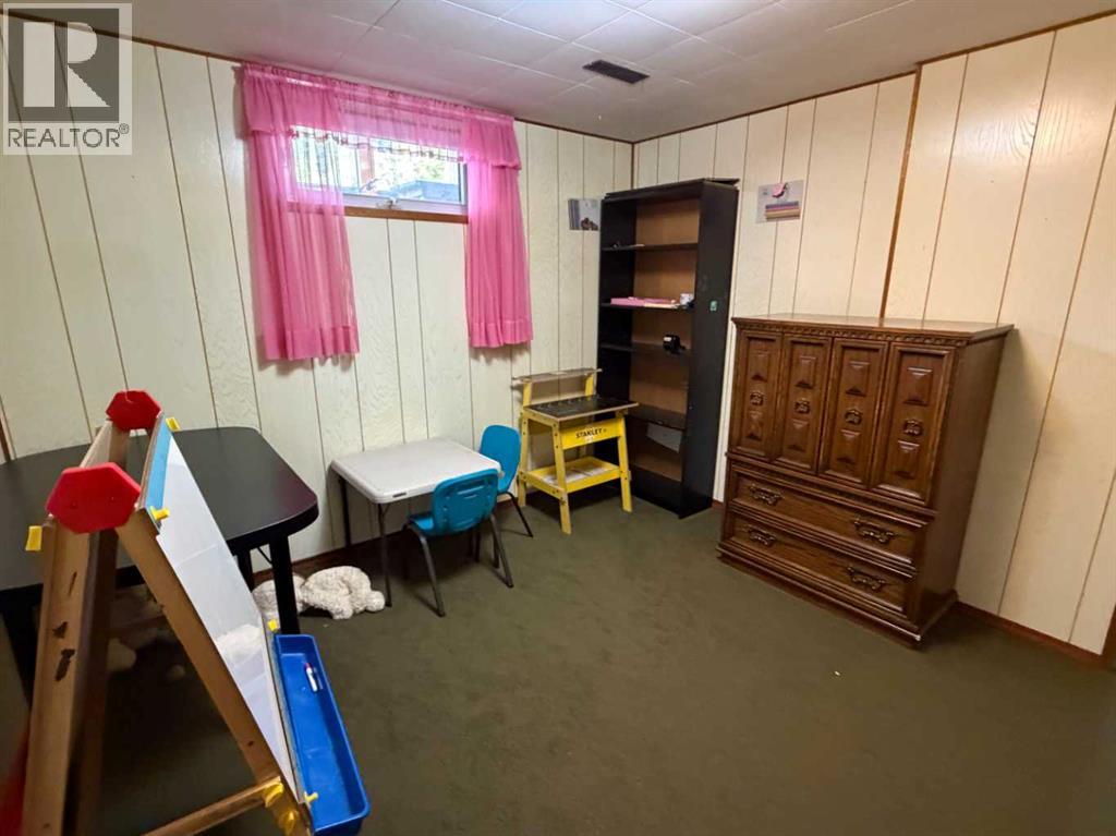 4925 56 Avenue Property Photo 35