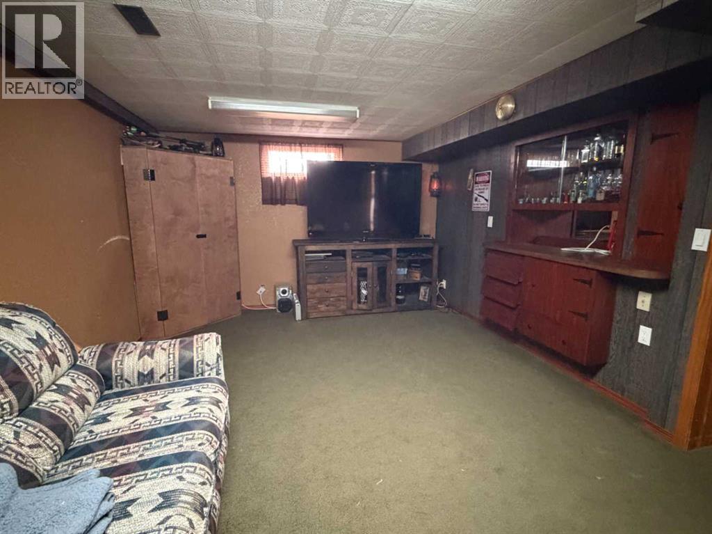 4925 56 Avenue Property Photo 36