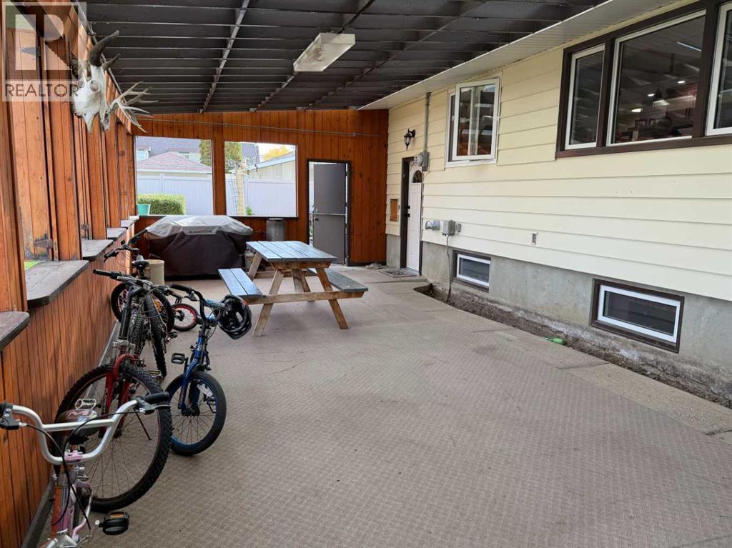 4925 56 Avenue Property Photo 40