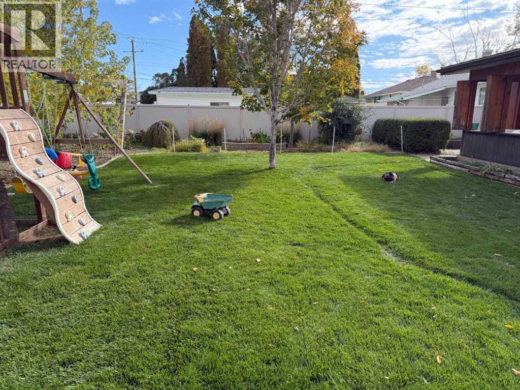 4925 56 Avenue Property Photo 42