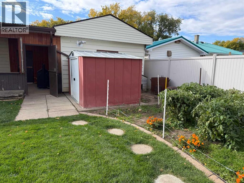 4925 56 Avenue Property Photo 44