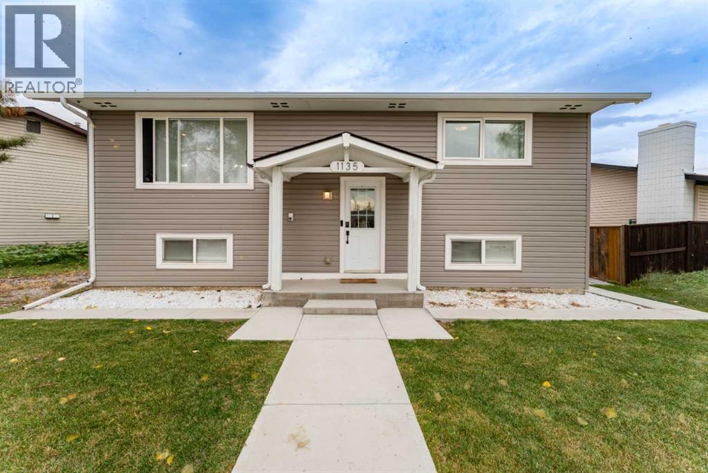 1135 Penrith Crescent Se Property Photo 1