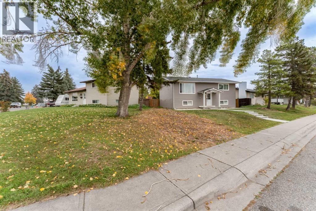 1135 Penrith Crescent Se Property Photo 2