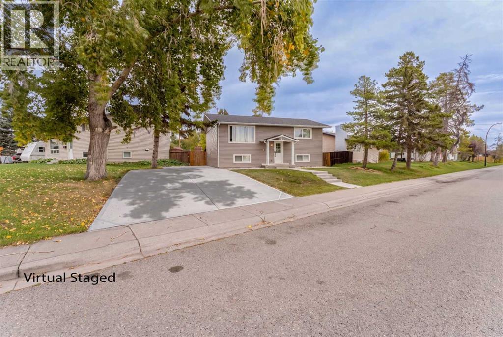 1135 Penrith Crescent Se Property Photo 3