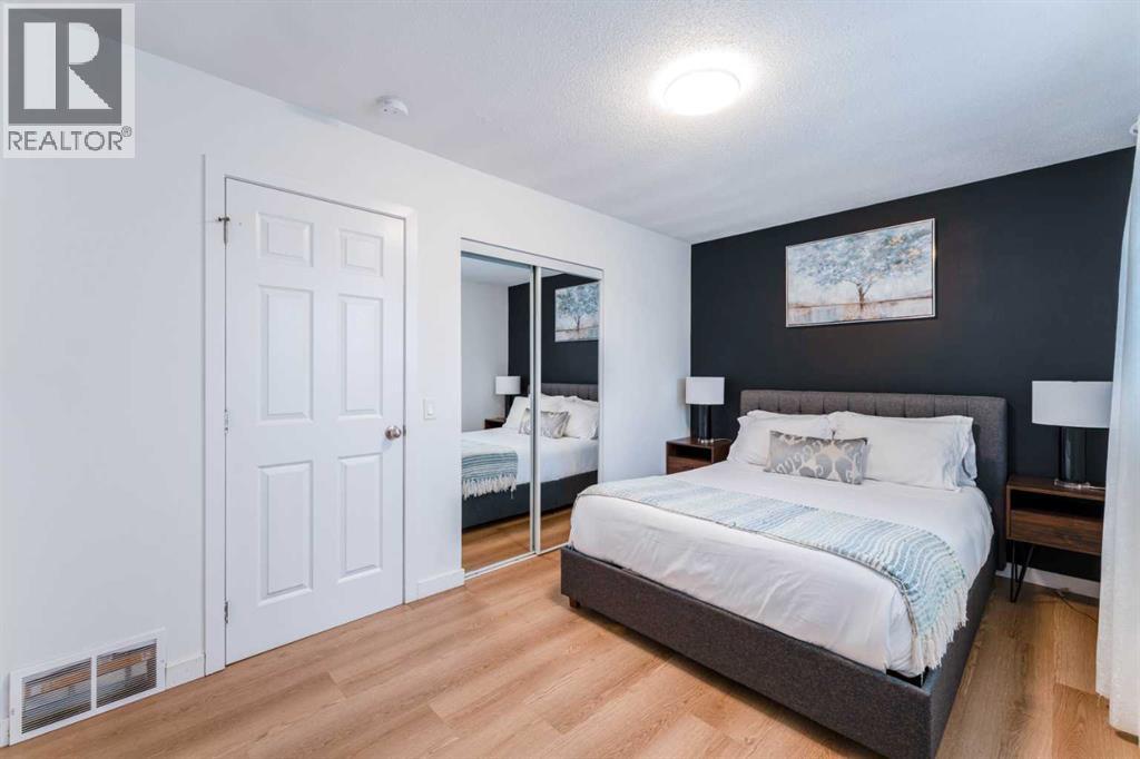 1135 Penrith Crescent Se Property Photo 6