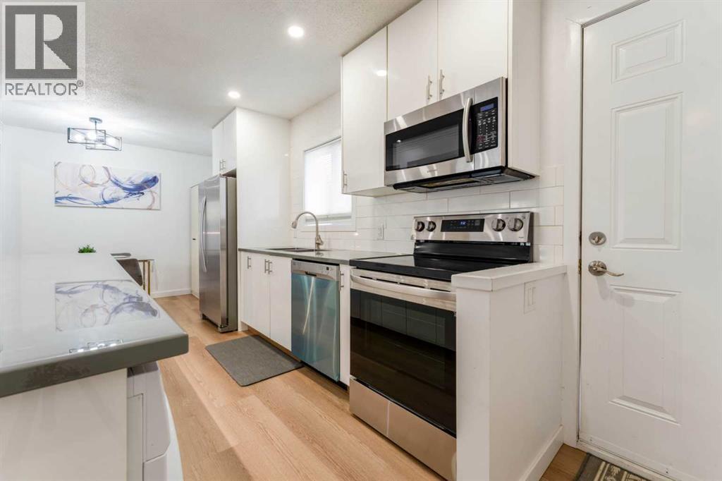 1135 Penrith Crescent Se Property Photo 12