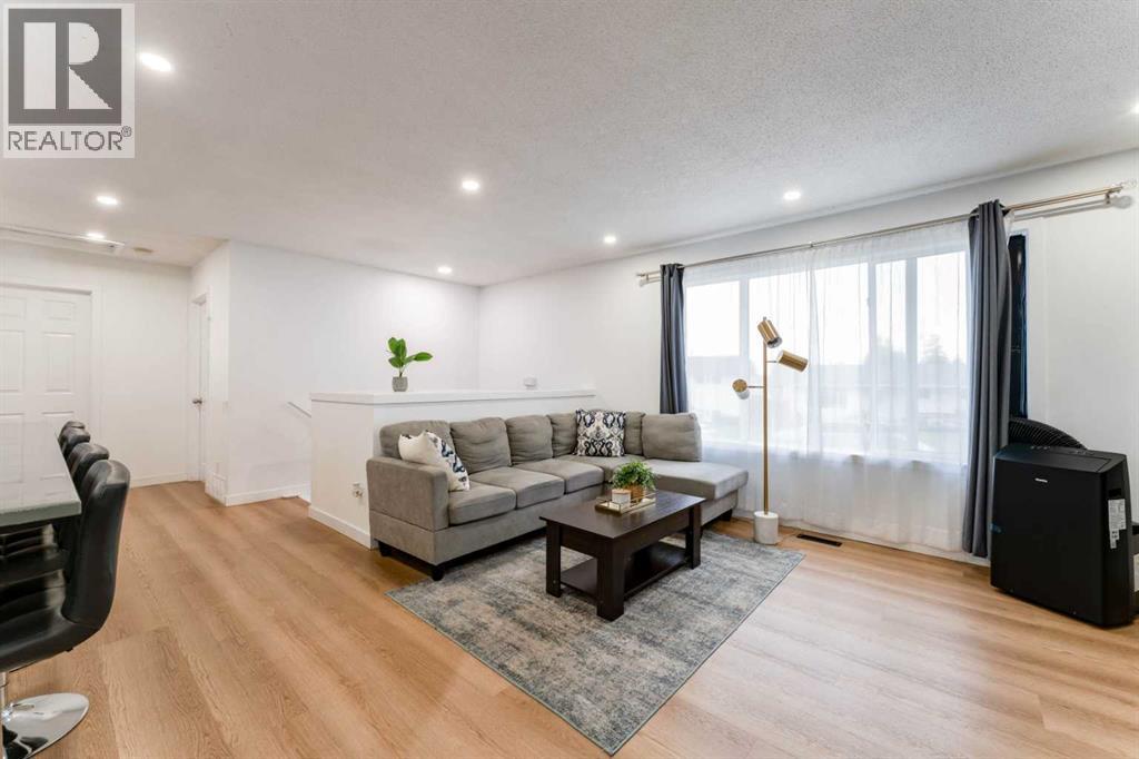 1135 Penrith Crescent Se Property Photo 17