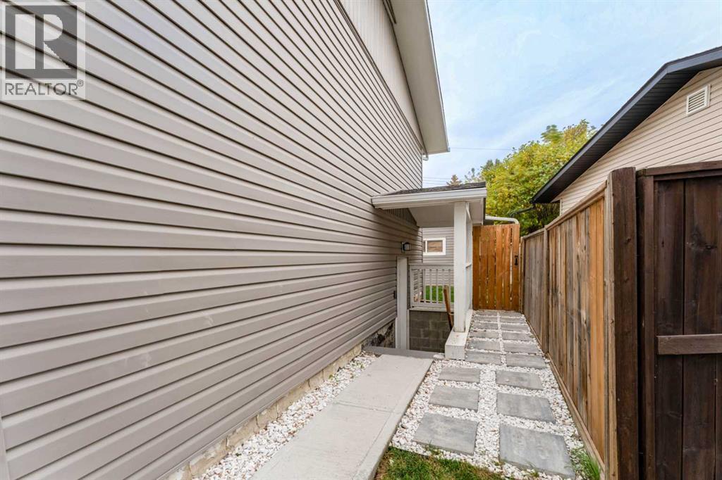 1135 Penrith Crescent Se Property Photo 21