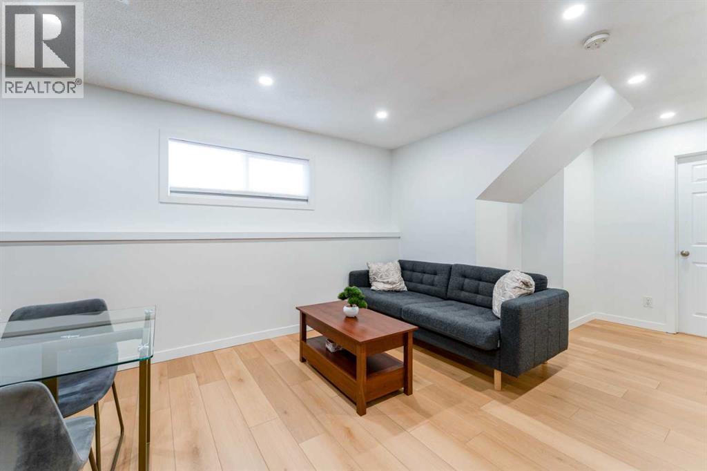 1135 Penrith Crescent Se Property Photo 23