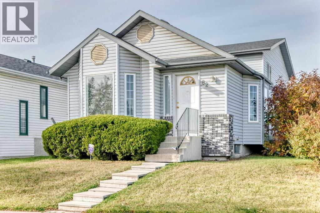 82 Riverglen Drive Se Property Photo 1