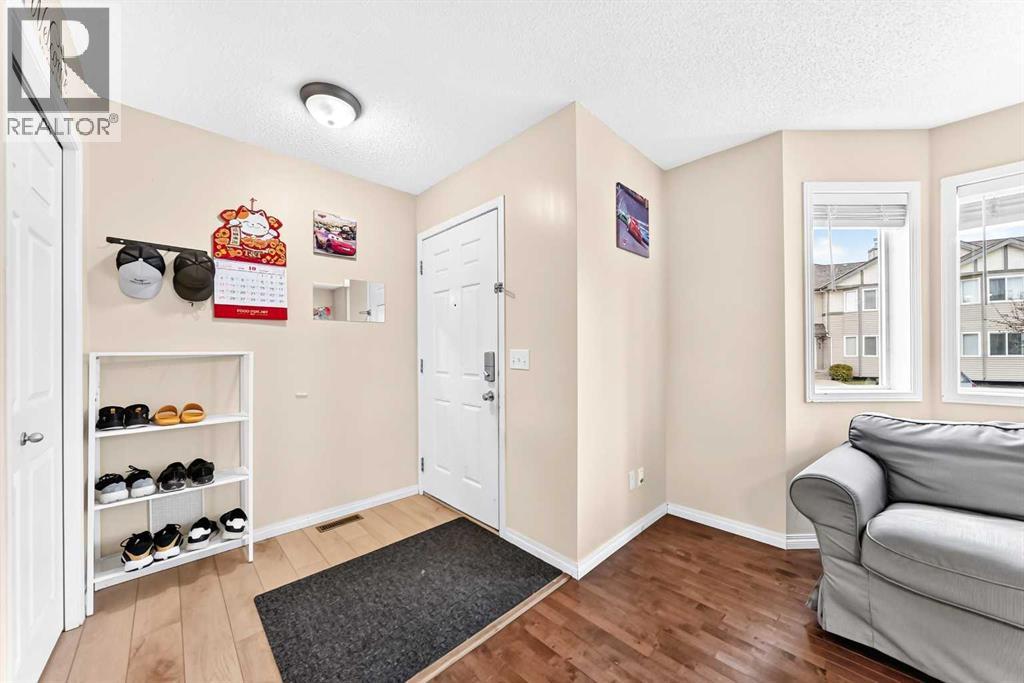 48 Royal Birch Villas Nw Property Photo 3