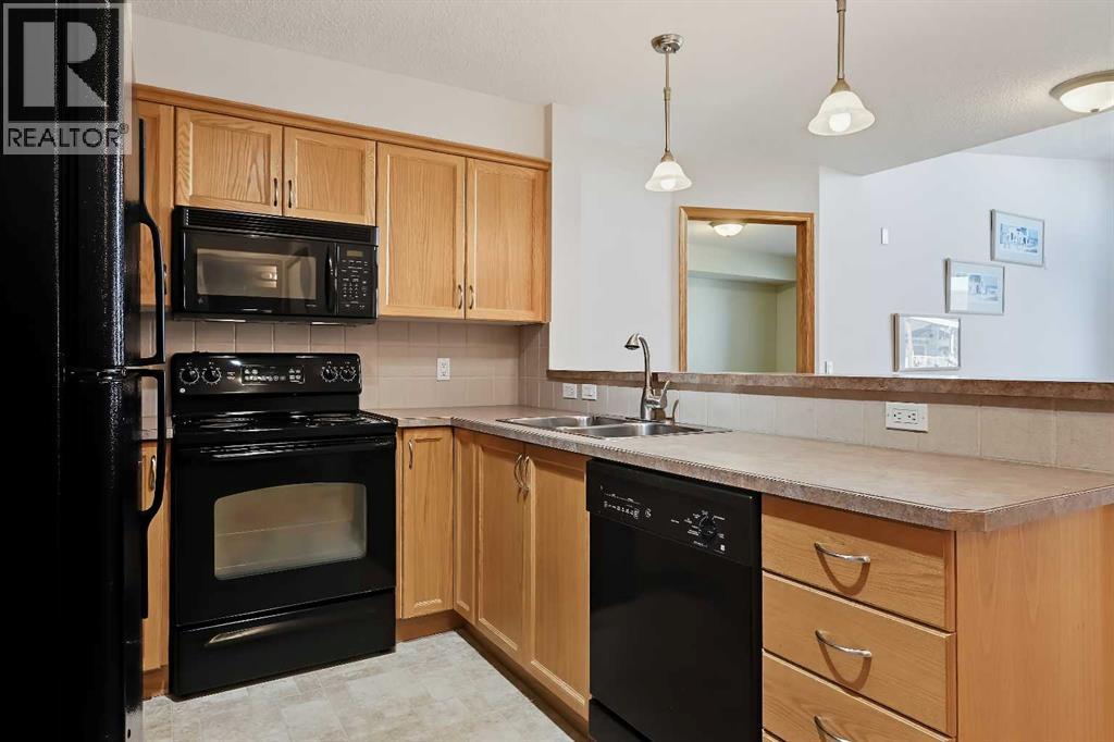 380 Marina Drive Property Photo 3