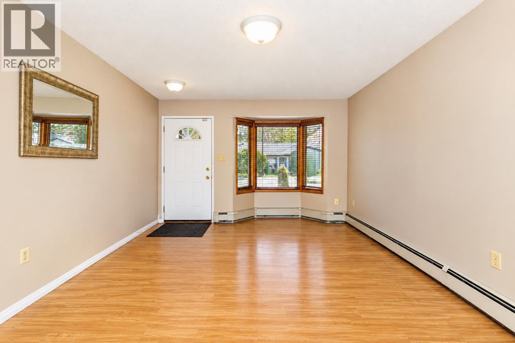 4240 46a Ave Crescent Property Photo 2