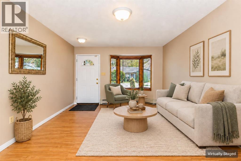 4240 46a Ave Crescent Property Photo 3