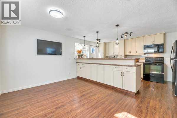 3103a 38 Street Sw Property Photo 8