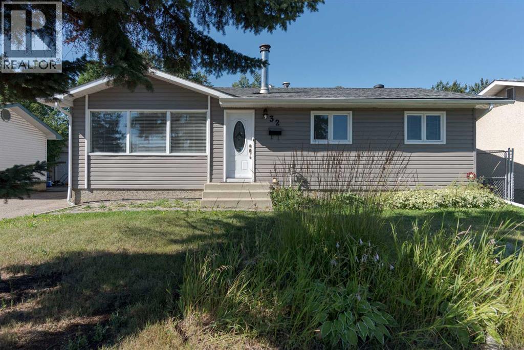 32 Moberly Crescent Property Photo 1