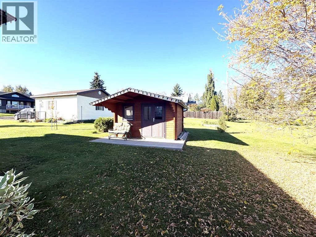 5220 48 Avenue Property Photo 8