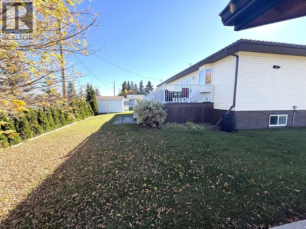 5220 48 Avenue Property Photo 9