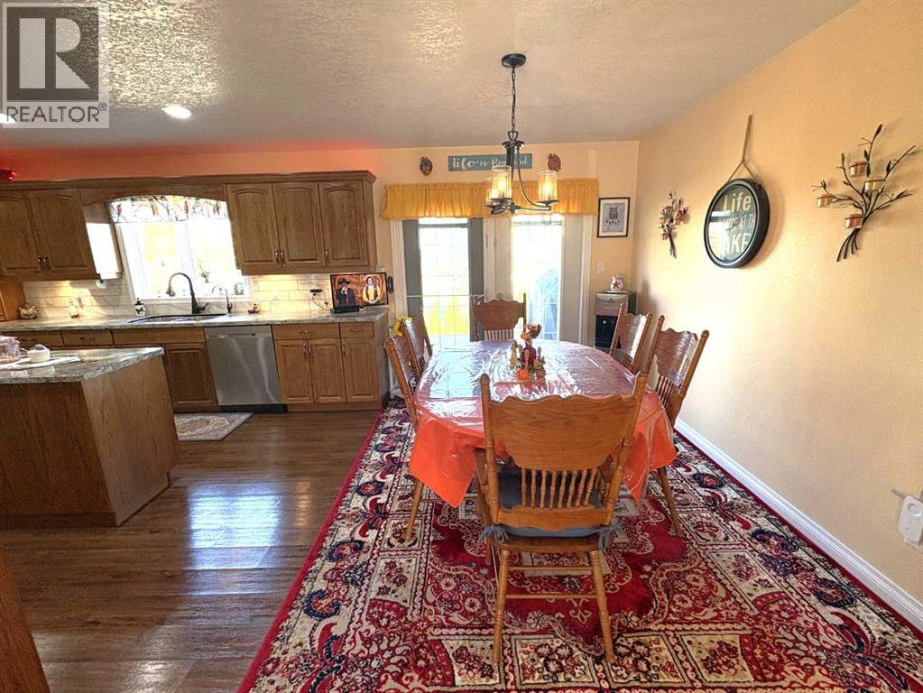 5220 48 Avenue Property Photo 18