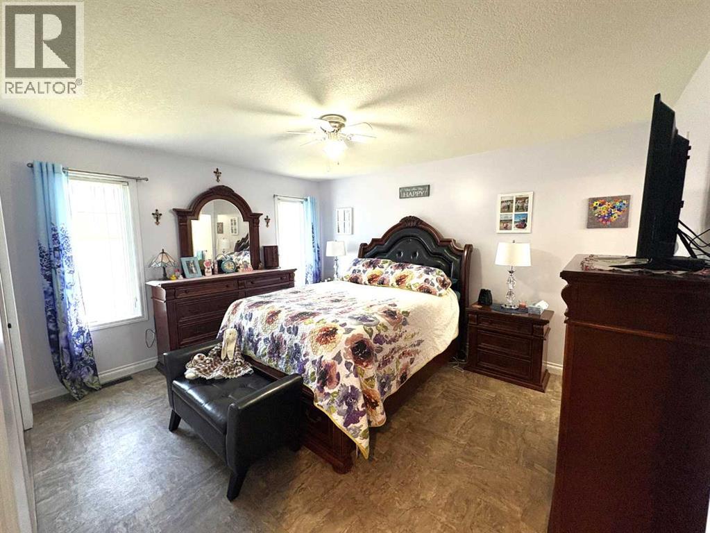 5220 48 Avenue Property Photo 19