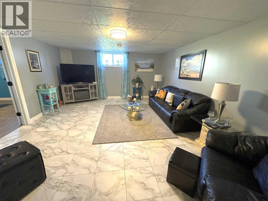 5220 48 Avenue Property Photo 24
