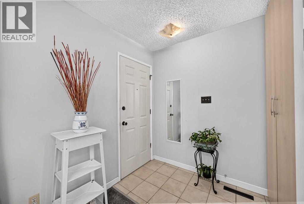10647 Shillington Crescent Sw Property Photo 3