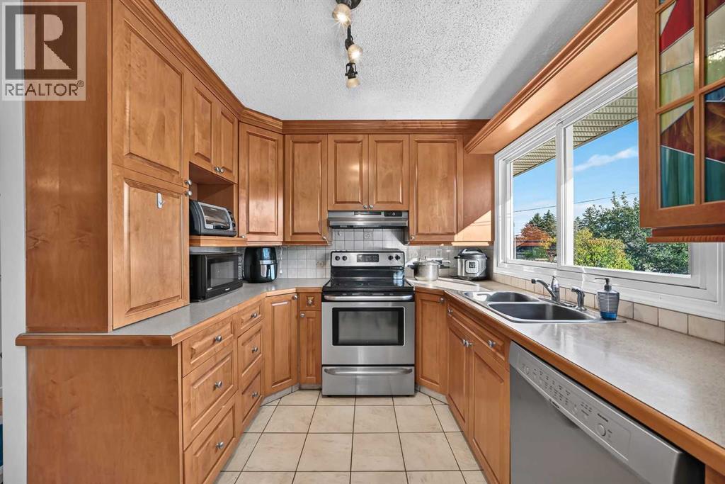 10647 Shillington Crescent Sw Property Photo 4