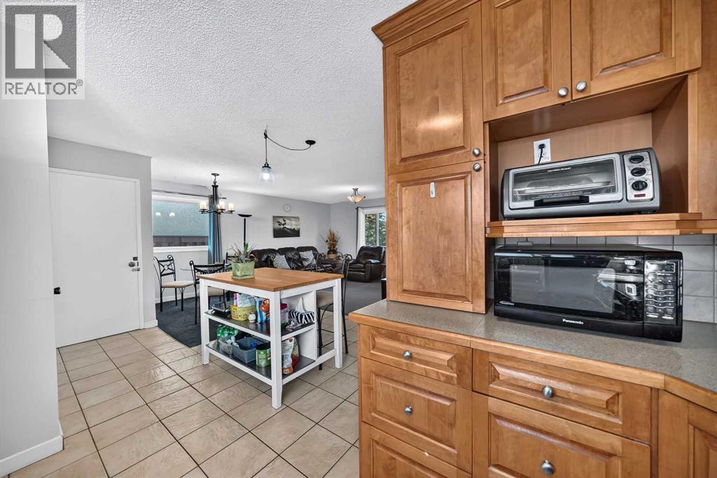 10647 Shillington Crescent Sw Property Photo 7
