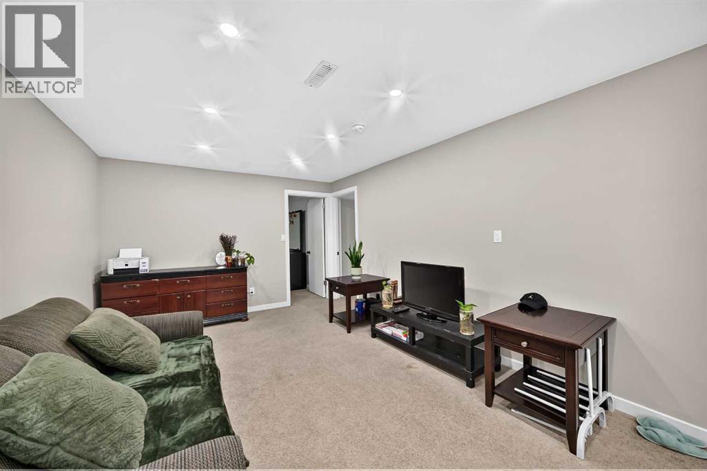 10647 Shillington Crescent Sw Property Photo 28