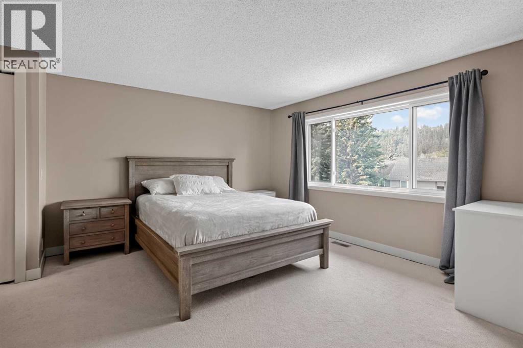 571 Point Mckay Grove Nw Property Photo 20