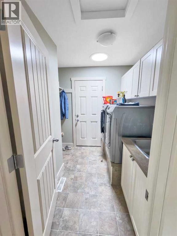 128 12 Ave Ne Property Photo 16