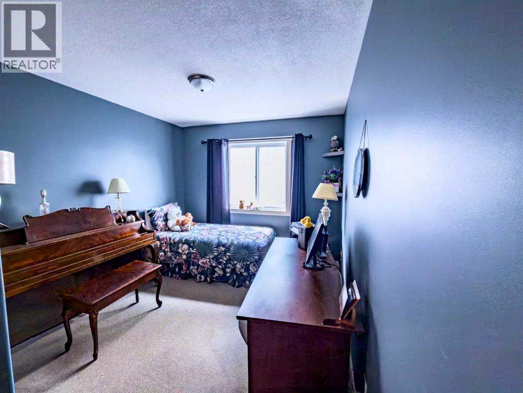 128 12 Ave Ne Property Photo 17