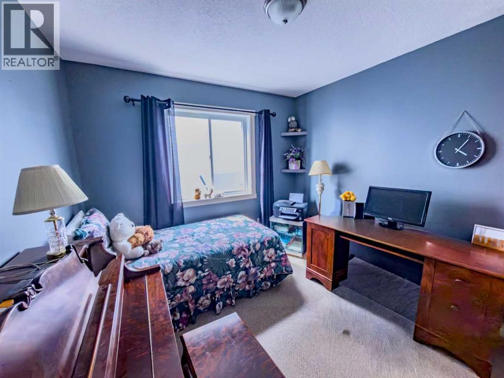 128 12 Ave Ne Property Photo 19