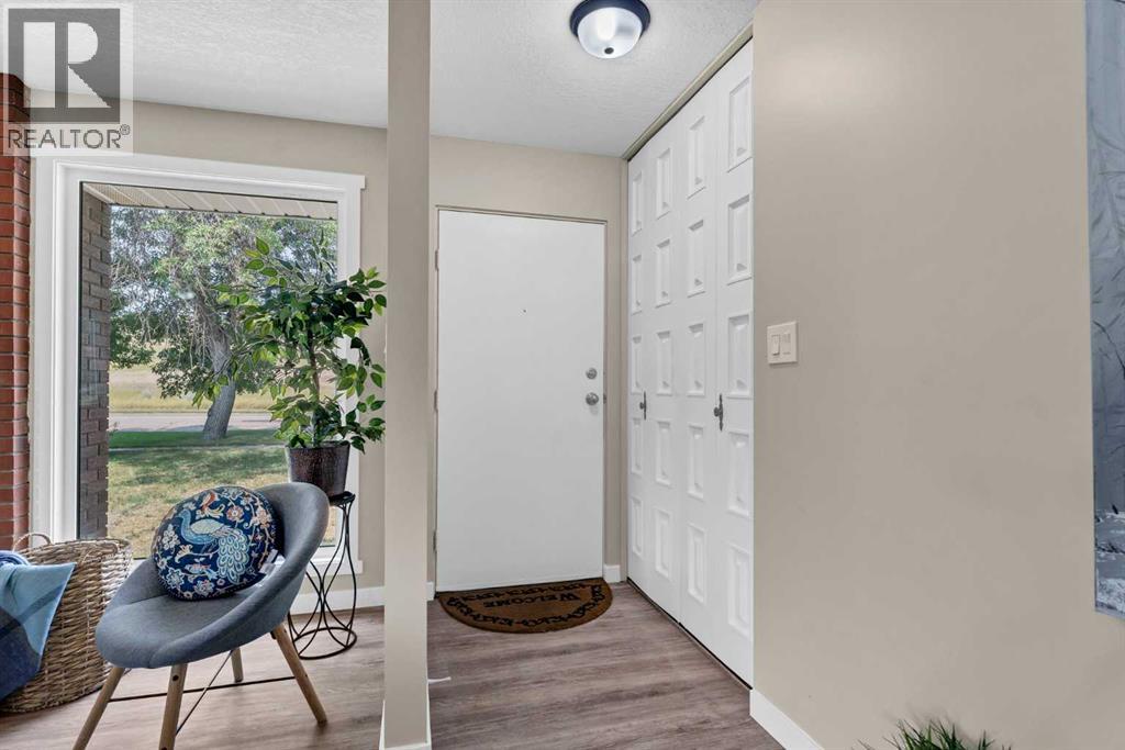 729 3 Street Nw Property Photo 2