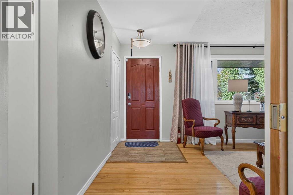 4539 26 Avenue Sw Property Photo 3