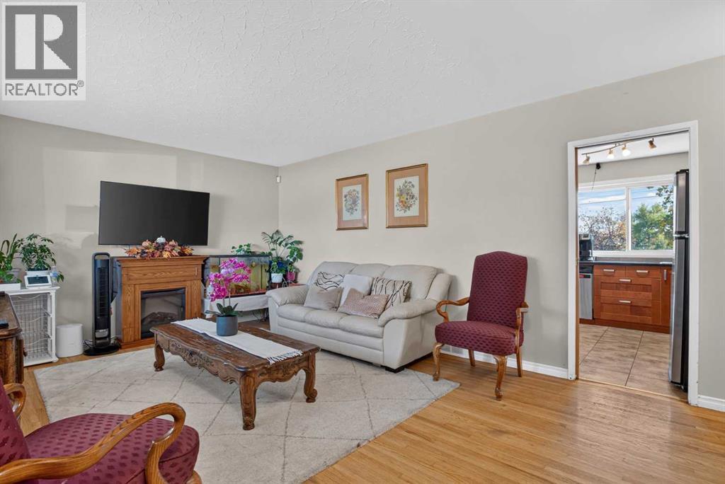 4539 26 Avenue Sw Property Photo 4