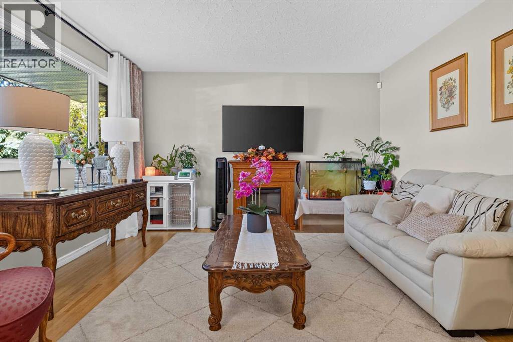 4539 26 Avenue Sw Property Photo 5