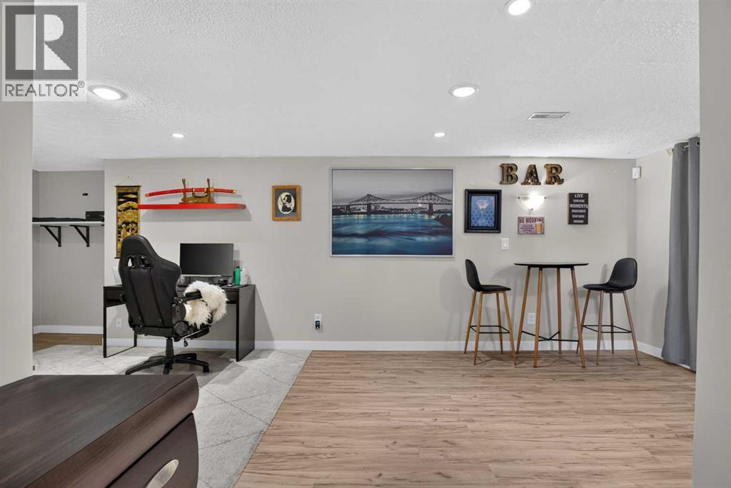 4539 26 Avenue Sw Property Photo 24