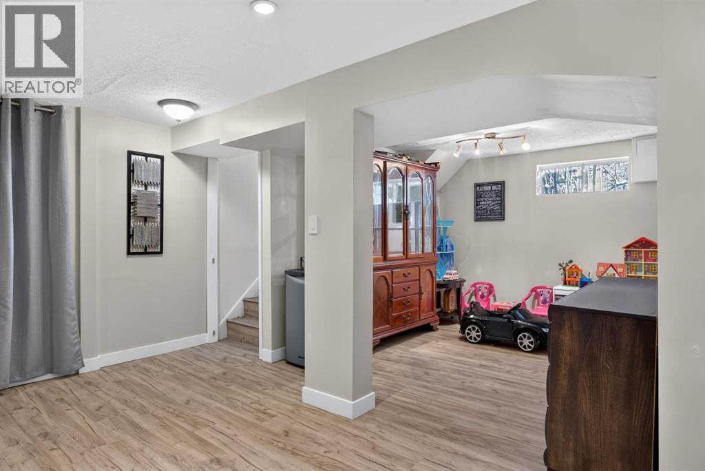 4539 26 Avenue Sw Property Photo 25