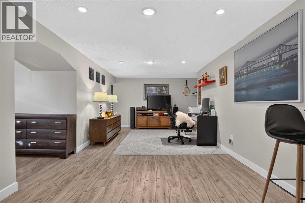 4539 26 Avenue Sw Property Photo 27