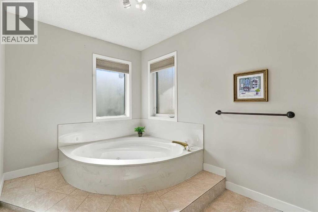 21 Mt Robson Close Se Property Photo 24