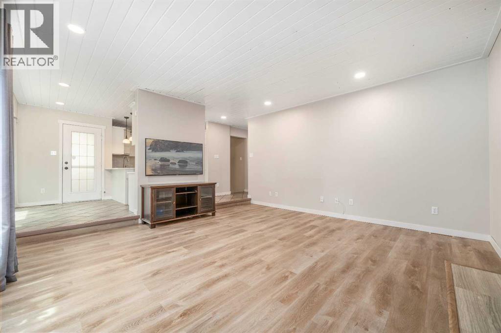 11 Taylor Crescent Se Property Photo 14