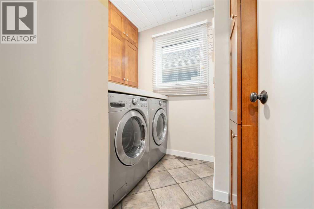 11 Taylor Crescent Se Property Photo 15