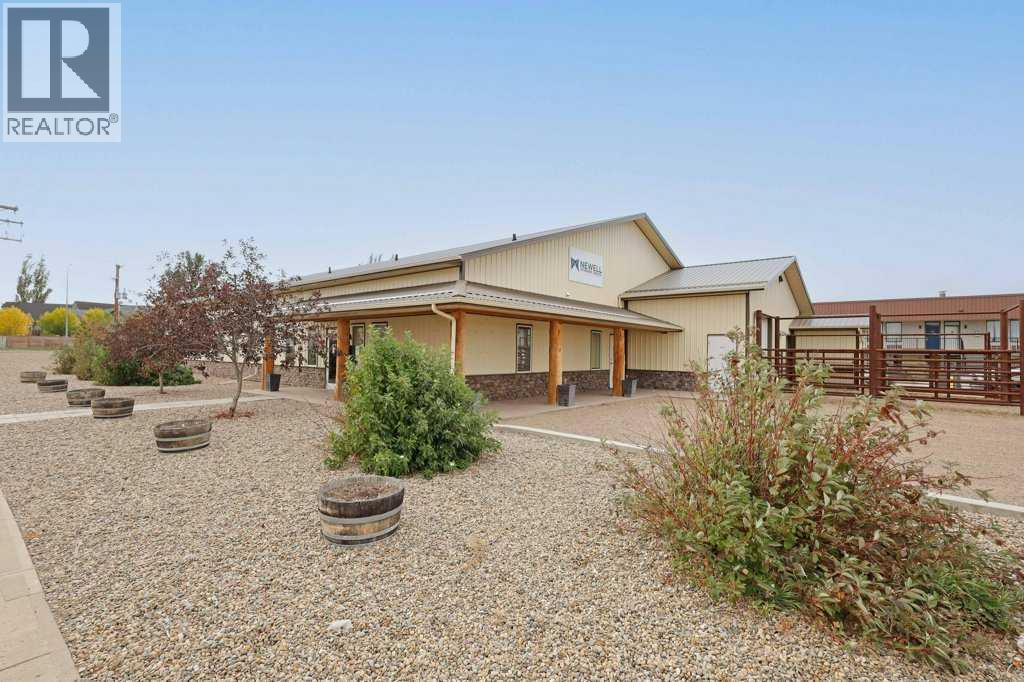 50 Upland Boulevard W Property Photo 2